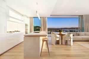 Miles at Kirra Point 1406