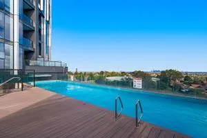 1-Bed Pad with Modern Amenities, Pool & Gym - Bulleen