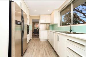 Elegant 4 Bedroom Home in Chifley - Hosted by Canstay