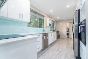 Elegant 4 Bedroom Home in Chifley - Hosted by Canstay