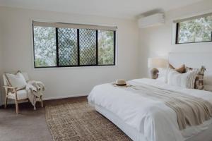 Acreage property, pet friendly, outdoor campfire