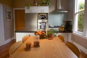 Dunedin delight - sunny, stylish villa