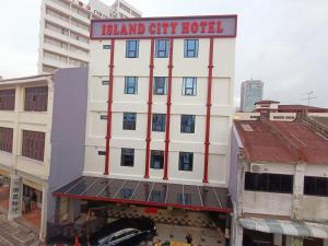 Capital O 90897 Island City Hotel