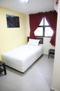 Capital O 90897 Island City Hotel
