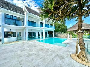 Domaine de la Falaise private villa