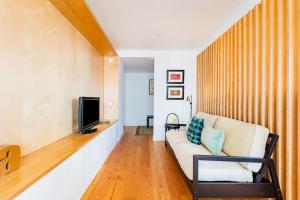 Oeiras Spacious and Coastal Flat