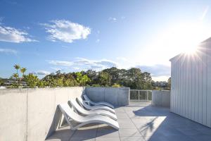 Elegant Bay Side 1-Bed Apartment with Views