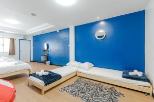 Trisisters Home, near Leegarden