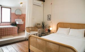 เผลอสุขใจ Cafe and Bad - Plursukjai