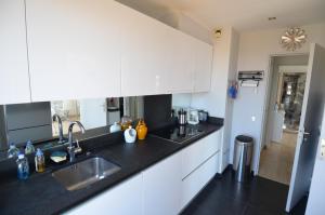 HELIANTHE - Superbe appartement avec terrasse vue mer et Château au Port de Nice