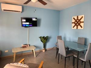 Sunny Tropical condo and rooftop terrace