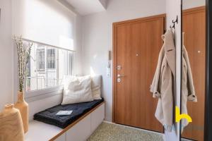 Acropolis Hillside Escape - Fireplace and Sea Views