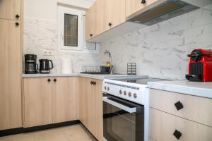 Spacious 2 BR apartment next to Acropolis