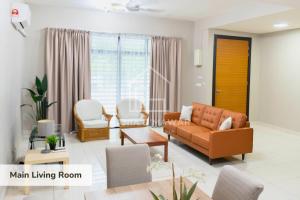 Rania Homestay near KLIA Nilai - 3 King 2 Queen - 4-Bedroom Entire House