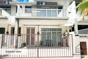 Rania Homestay near KLIA Nilai - 3 King 2 Queen - 4-Bedroom Entire House