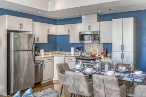 Cozy 2BR Condo with King Bed and City Views