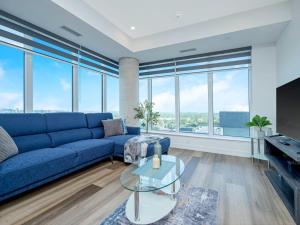 City View 1BR Condo - King Bed & Private Balcony