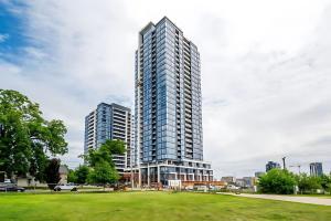 City View 1BR Condo - King Bed & Private Balcony