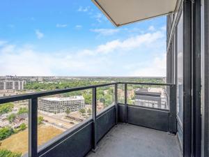 City View 1BR Condo - King Bed & Private Balcony