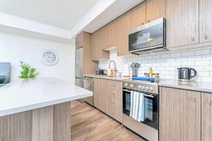 Condo Unit with Stunning Views & Amenities