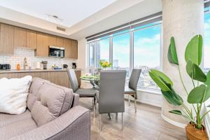 Condo Unit with Stunning Views & Amenities