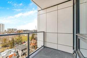 Luxury 1BR King Bed Unit - Private Balcony