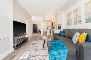 Luxury 1BR King Bed Unit - Private Balcony