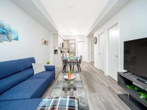 Modern 1BR Condo - King bed - Cityscape Views