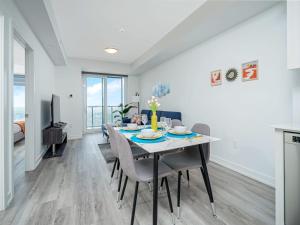 Modern 1BR Condo - King bed - Cityscape Views