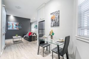 Upscale 2BR Condo with Netflix - Prime Location