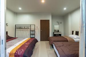 Trisisters Home by Greenway night market