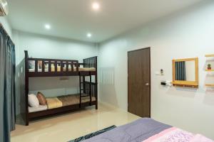 Trisisters Home by Greenway night market