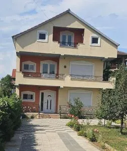 Villa Topuzi First Floor - Ljubaništa
