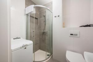 Chmielna Warsaw Downtown Apartment by BookingHost