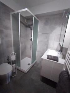 Studio entièrement rénové coté plage avec garage