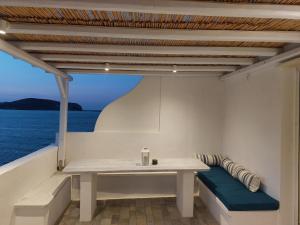 Apomero Apartment in Rochari Panormos