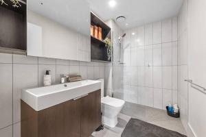 Modern Style 1Bed 1Bath Balcony Pool CBD