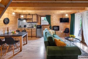 ZACISZE ,,Jastrząb domek na Kaszubach z balią z jacuzzi w cenie na wyłączność