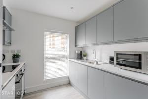 StarHost Residences - Brand New 2 bed apartment in Newbury Centre