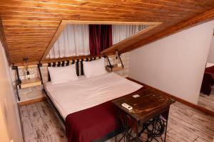 Economy Single Room room in HOT BUDGET