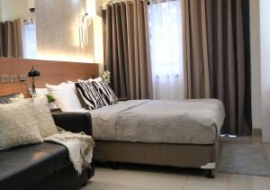 Staycation near Mall of Asia, Condotel with King Bed