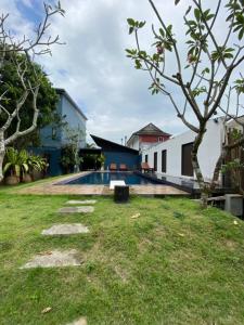 By the Sea Apartment Hotel