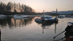 By the Sea Apartment Hotel