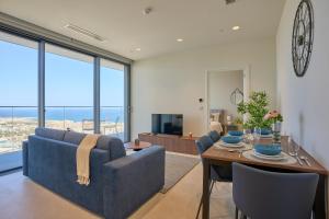 Chic 16th-Floor Apartment with Stunning Sea Views