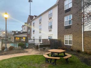 MainStay Suites Middleburg Heights Cleveland Airport