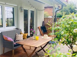 Ferienhaus am Wasser im Grünen