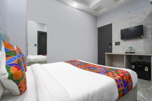 FabHotel The Royal - Nr Guru Govind Singh University