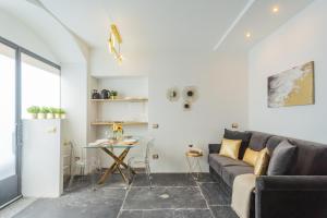 Como Dreams Apartments by RentComo