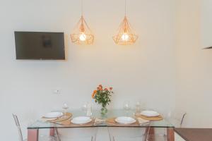Como Dreams Apartments - Serendipity Suite by RentComo