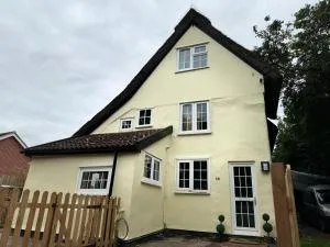 Hedgehog Cottage Cosy Countryside Escape - 亨登